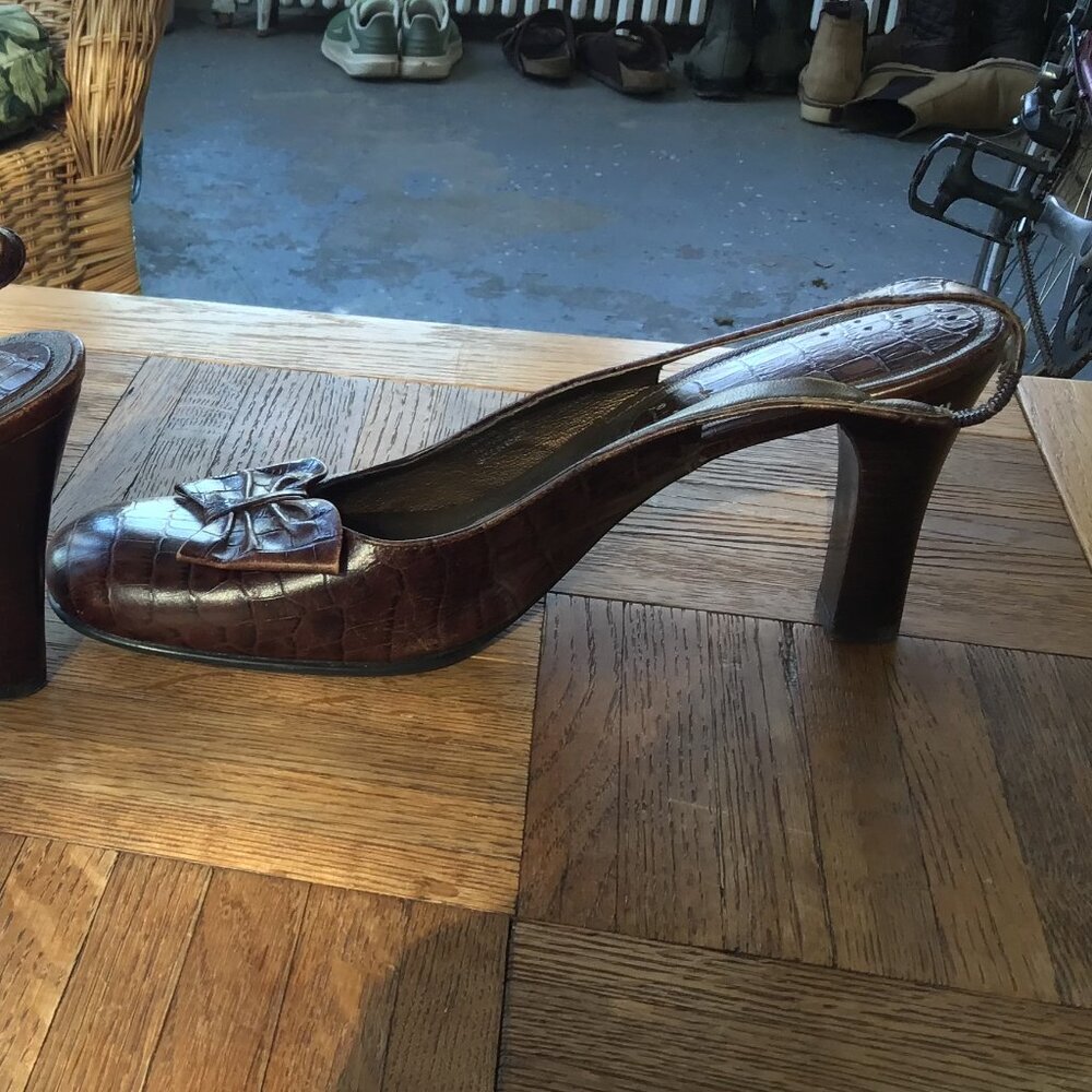 Brown Leather Crocodile Pump Heels Sling Back Bow Detail Nine West 8.5 M - Picture 3 of 6